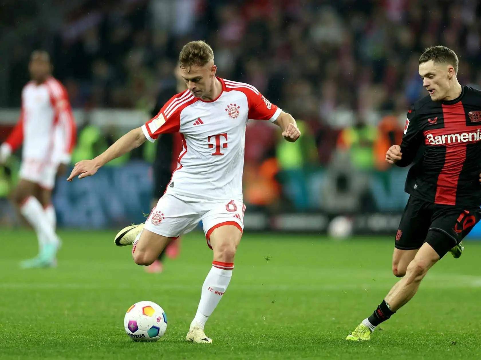 关于拜仁慕尼黑中场表现出色，助球队取得连胜的信息