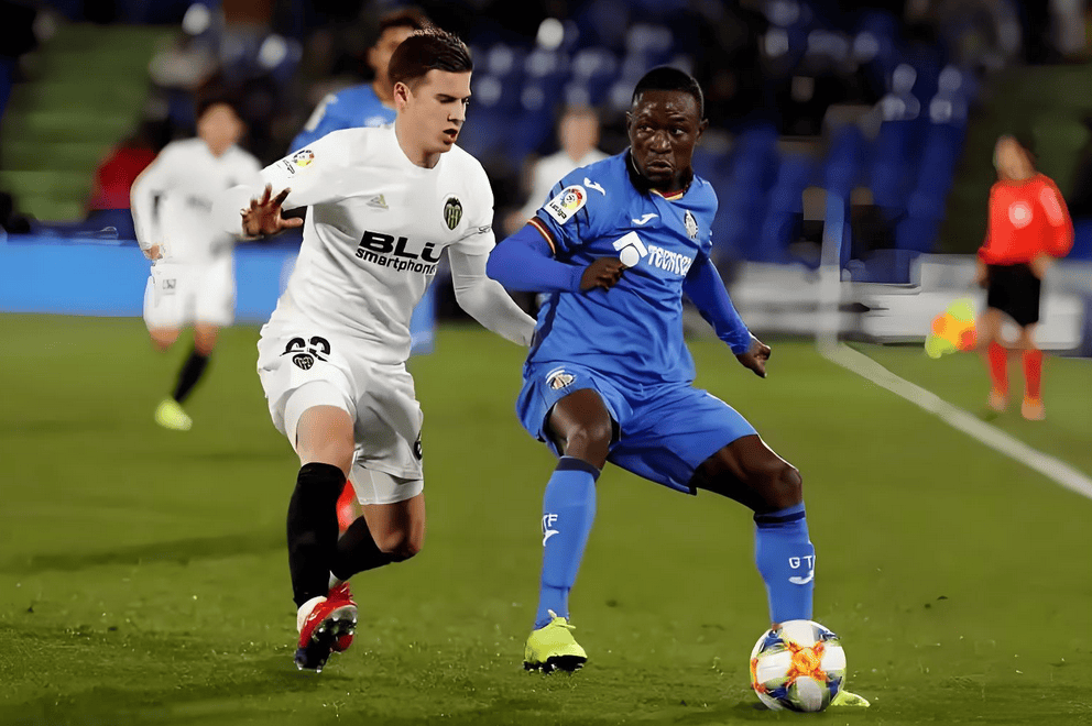 九游娱乐-热刺客场挑战切尔西，战术布局备受关注