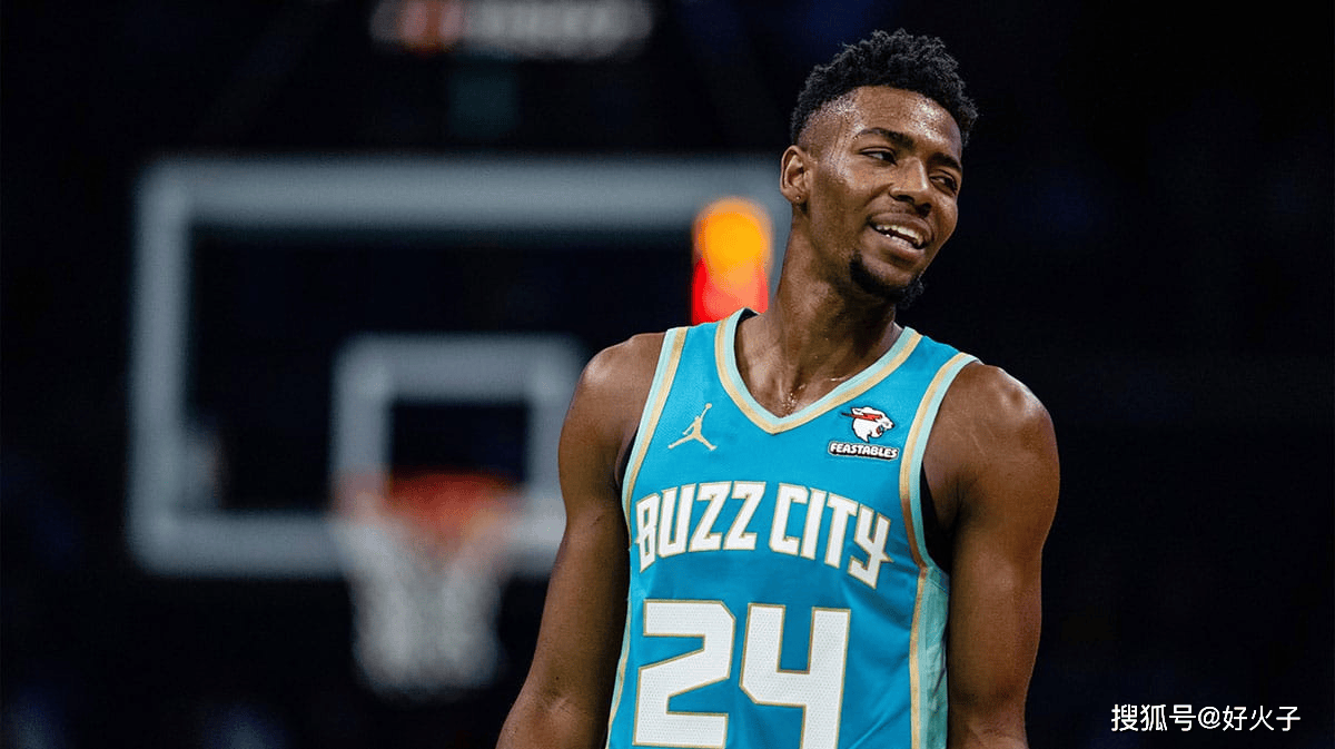 九游APP-球员在全球篮球比赛中被誉为最佳新秀