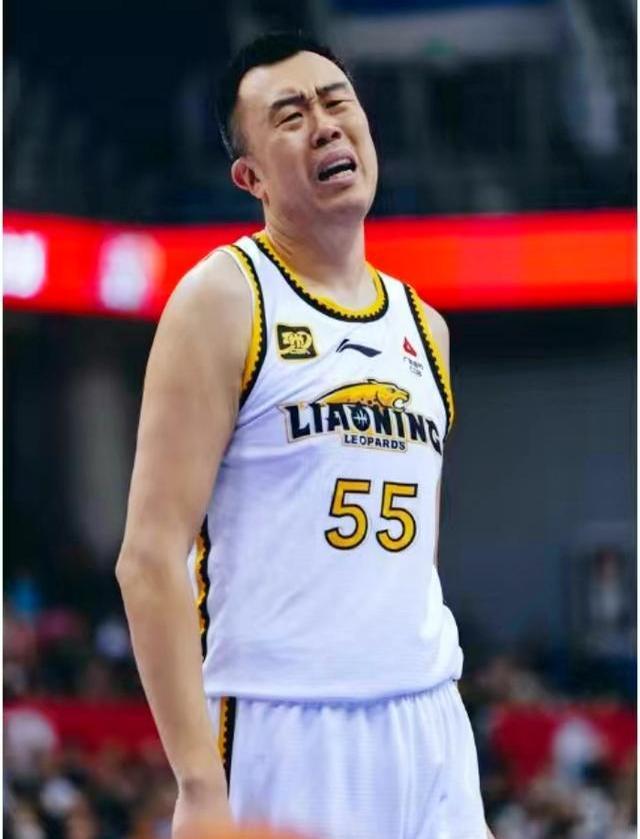 包含防守如铁壁！球队不失一分稳坐积分榜榜首的词条