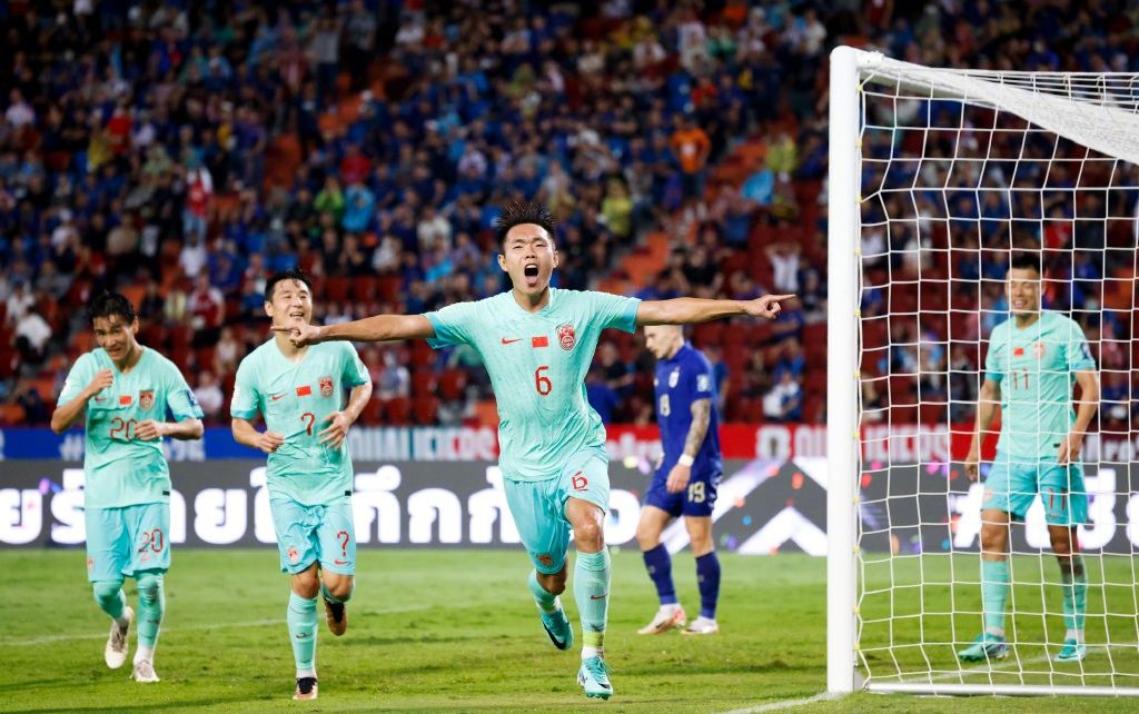 关于中国队首战告捷，球员表现获得肯定的信息