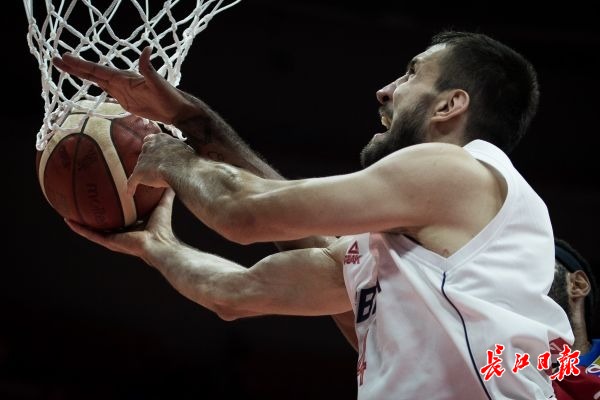 关于塞尔维亚豪取三分，锁定晋级资格的信息