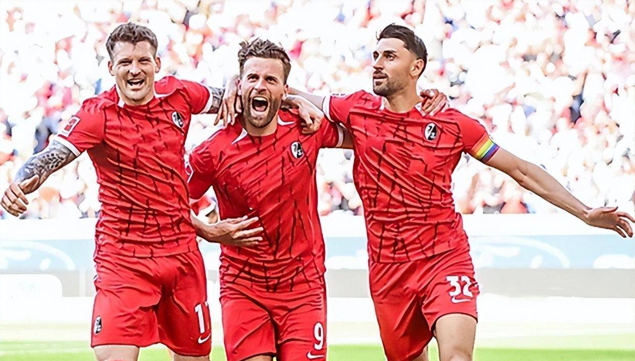 九游娱乐网站-弗赖堡主场战胜对手，全队发挥出色