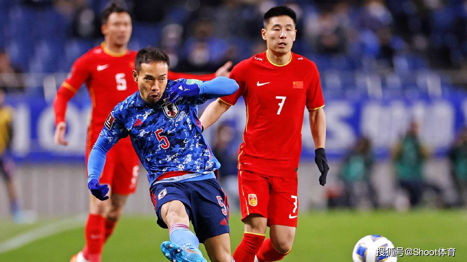 9you娱乐-包含国内足球强队交锋，场上精彩纷呈，球迷热情高涨的词条