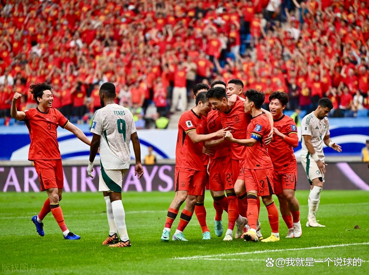 双方球队在激烈比拼中各有亮点，比赛精彩纷呈