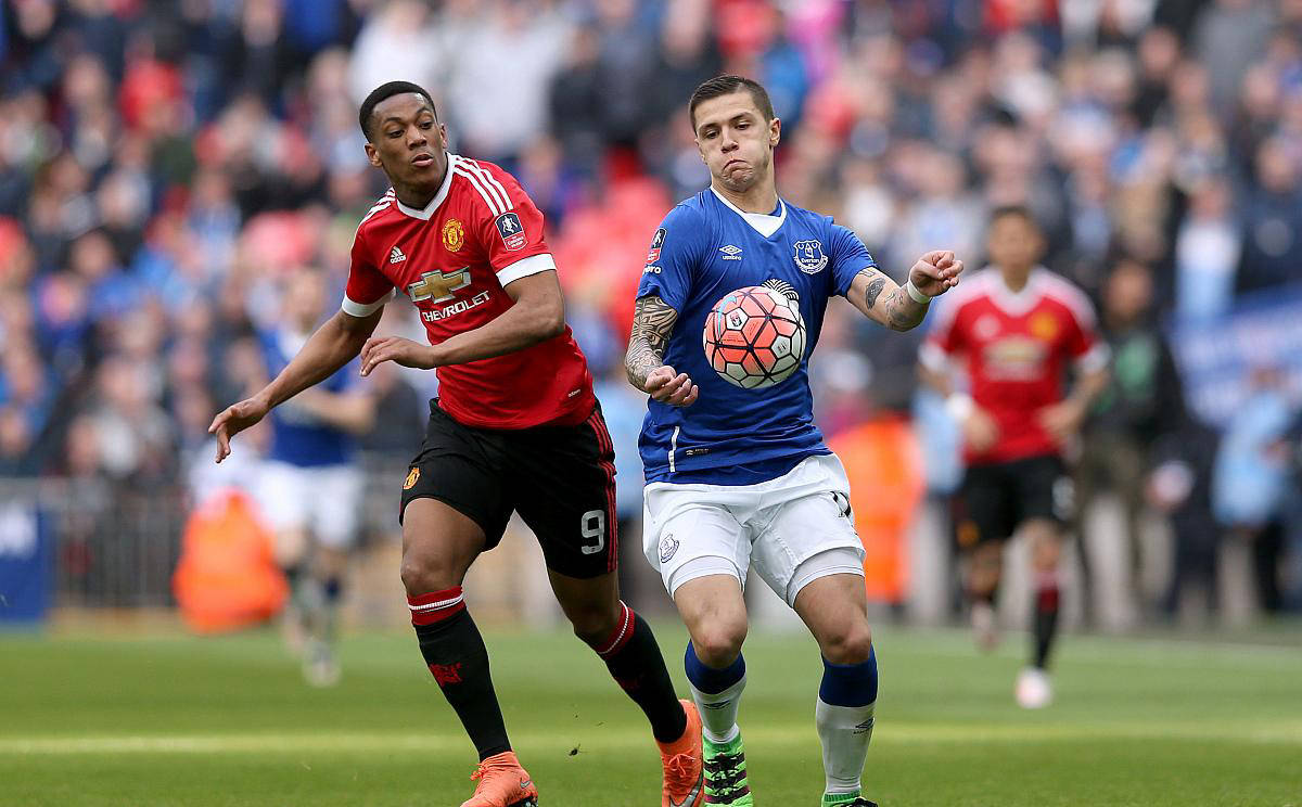 包含门兴格拉德巴赫遭遇主场失利，积分榜拮据的词条