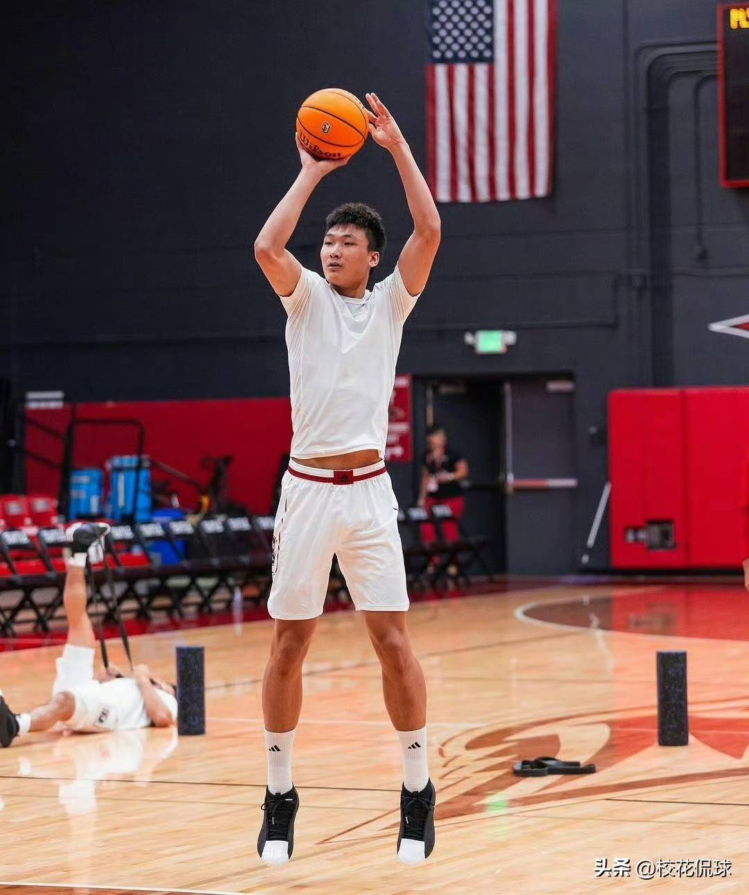 九游娱乐网站-尤文图斯补强后锋线，意甲争冠更具竞争力