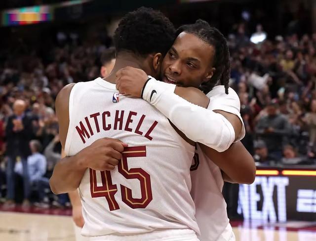 九游娱乐网站-火药味十足：球场上的对决异常激烈，局面扑朔迷离的简单介绍