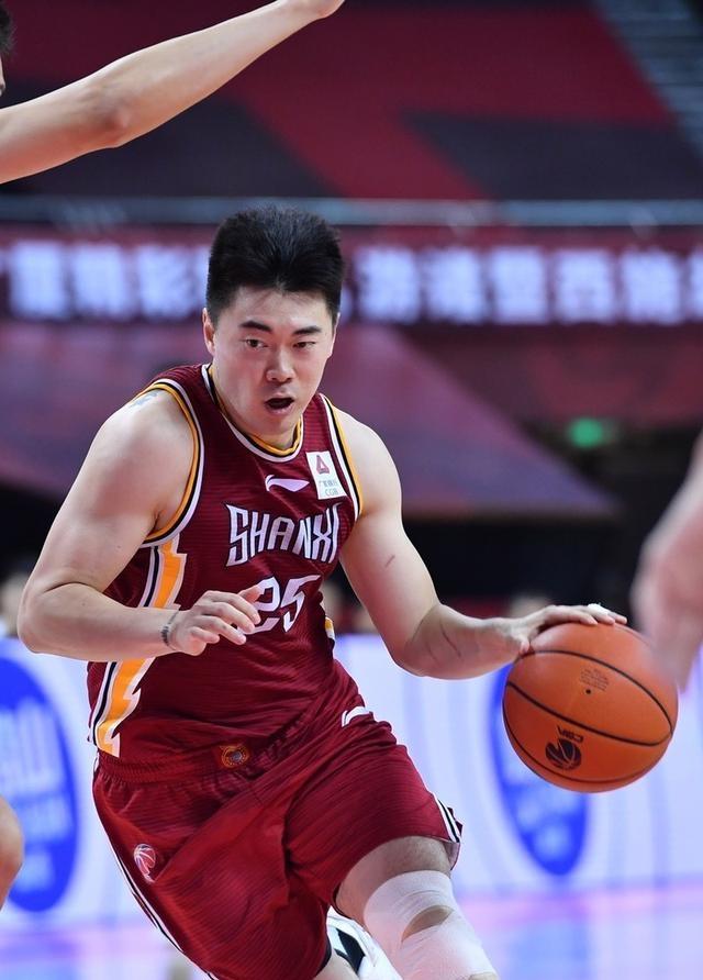 球员状态火热！篮球联赛各队争夺冠军胜算未定的简单介绍