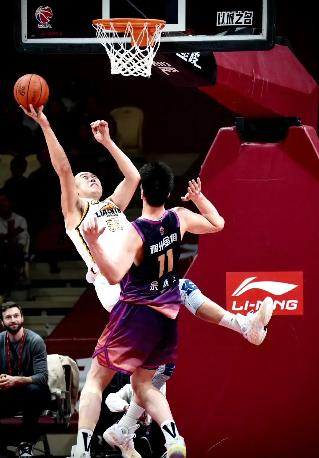 九游娱乐网页-包含篮球明星在赛季中表现突出，一鸣惊人的词条