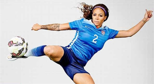 欧洲足球巅峰战：女子队伍再掀热潮