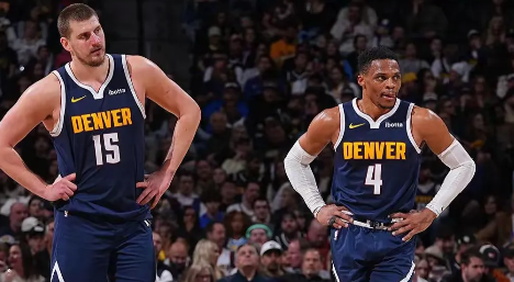 包含掘金队客场逆转战胜，实力得到验证的词条