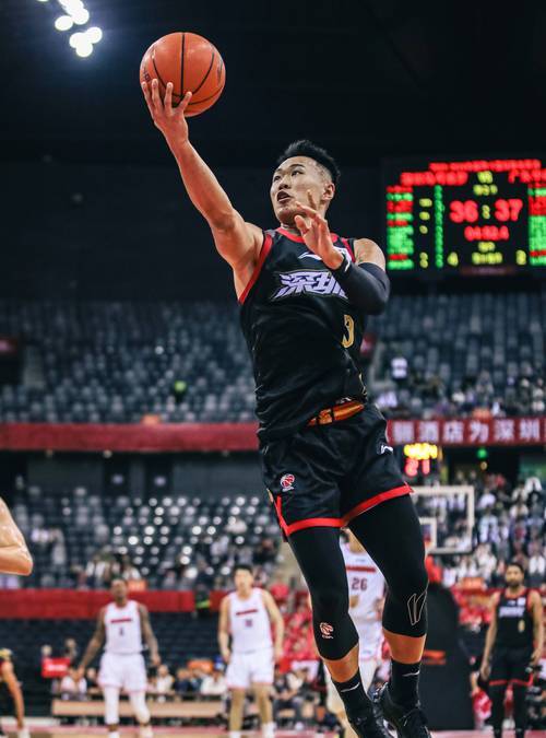 河南队轻松取胜，开启连胜纪录