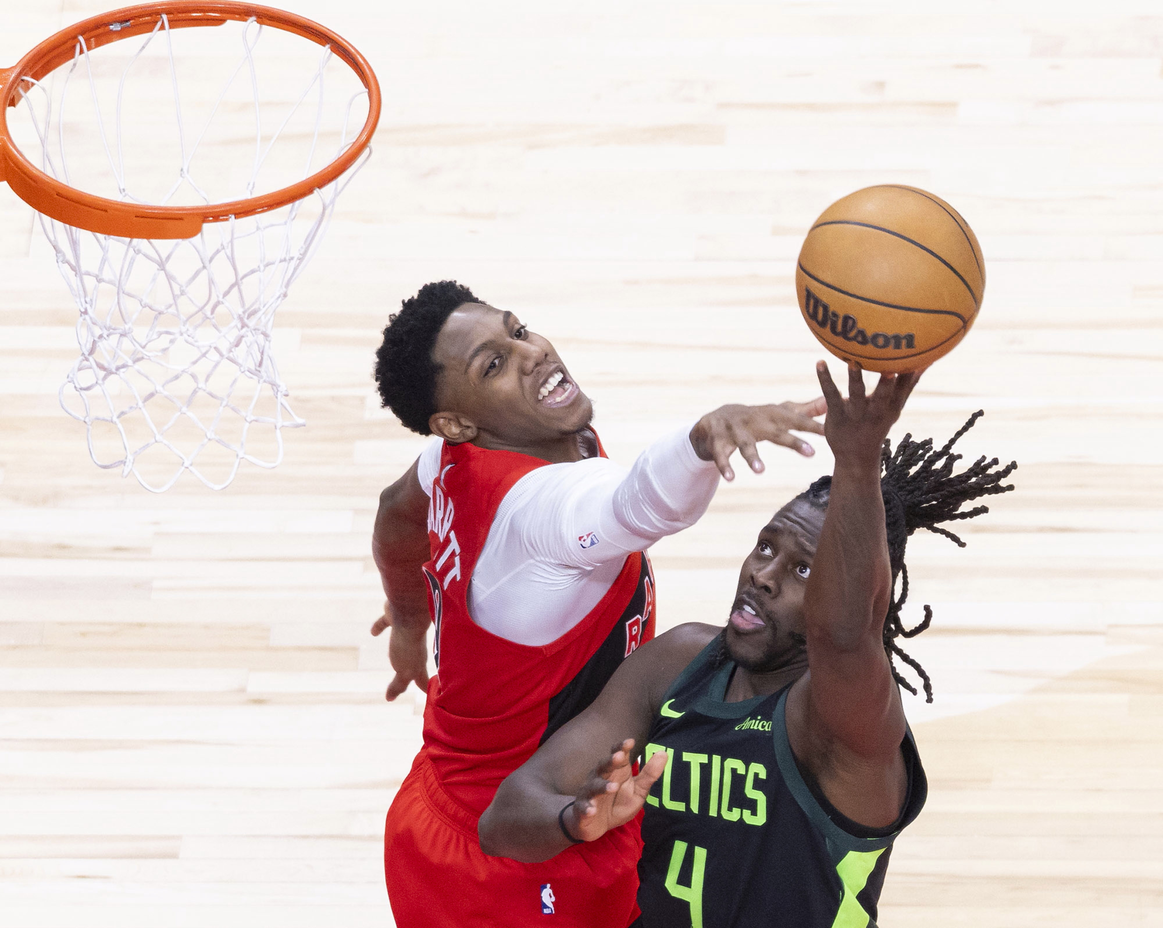 猛龙大胜雄鹿，领先东部决赛-