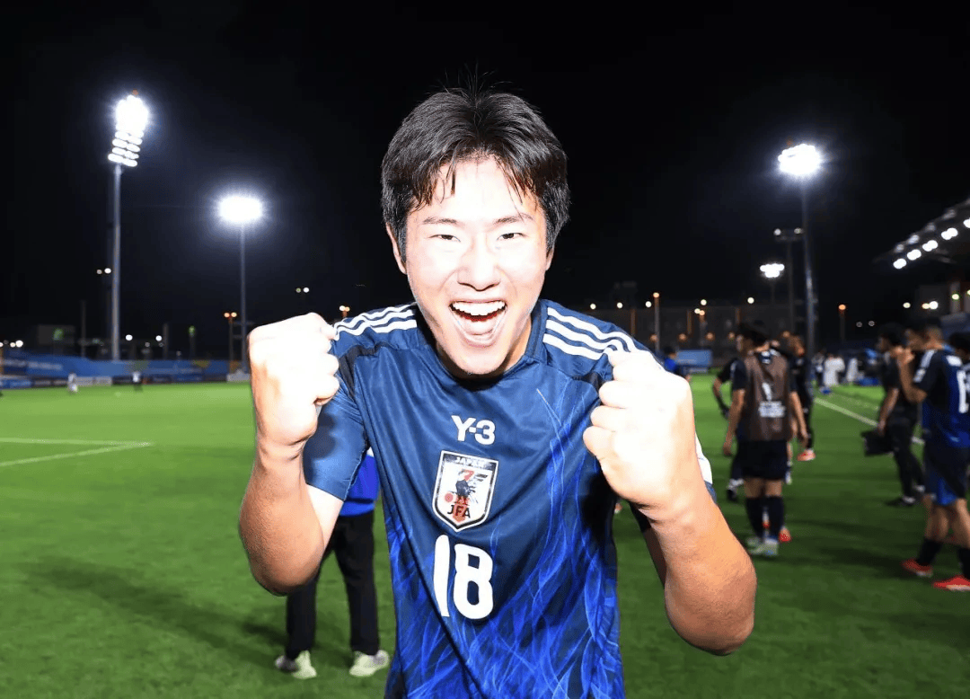 韩国前锋在欧洲比赛中展现爆发力量