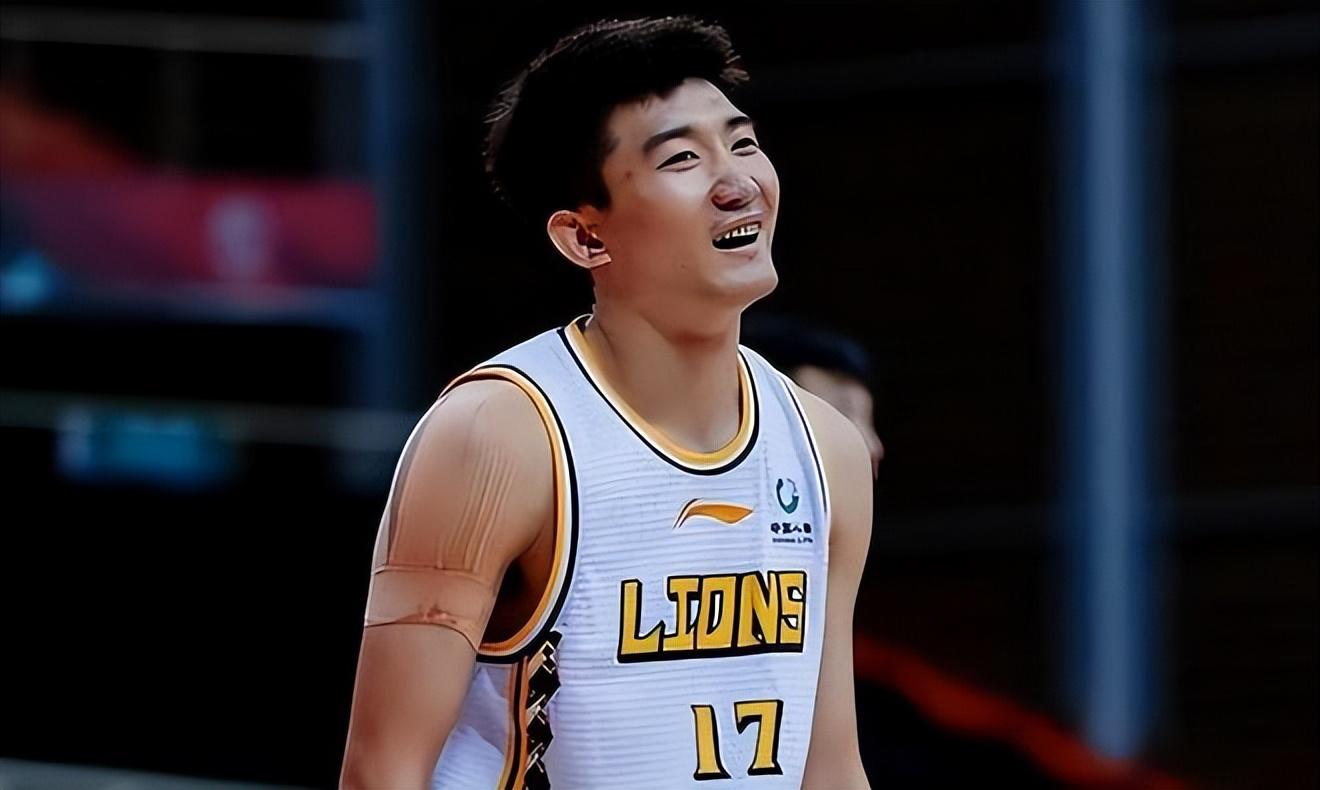 关于防守型中场抢断助攻漂亮，助球队赢得胜利的信息