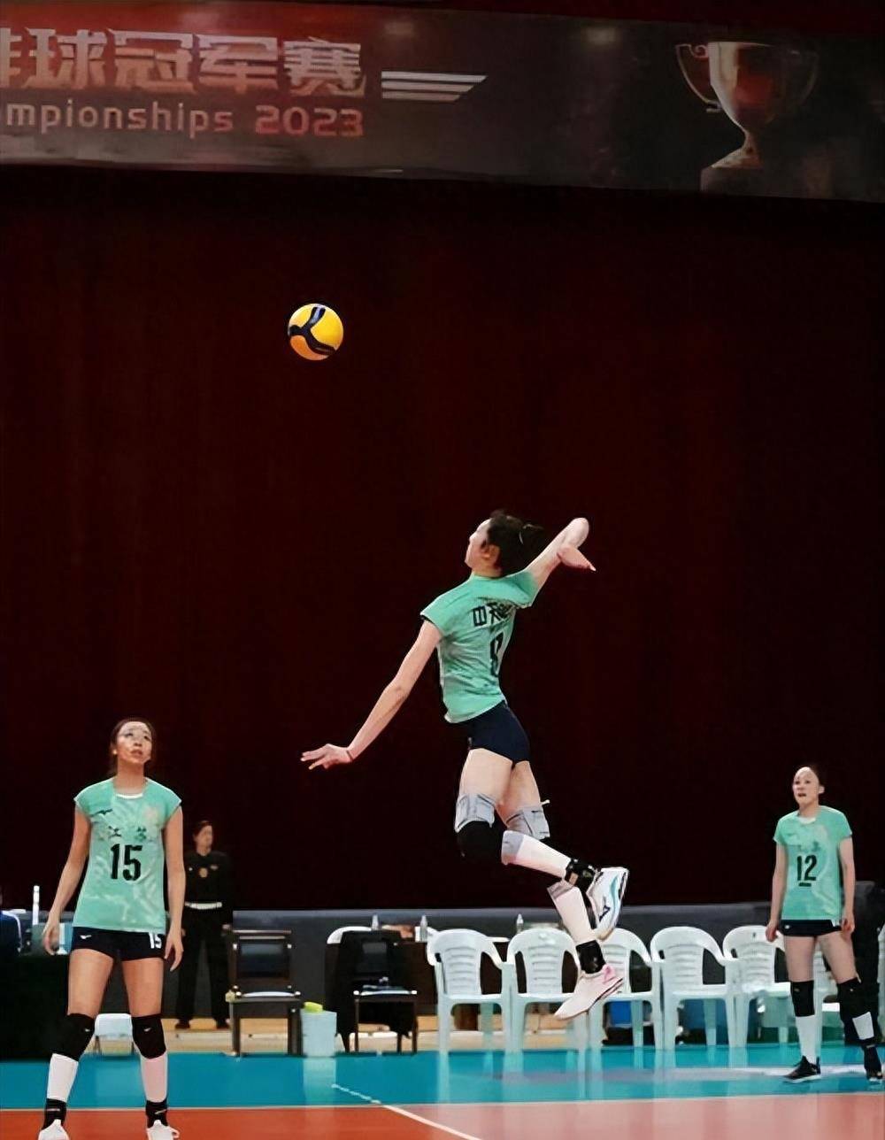 芬兰曲棍球选手实力碾压，夺得第一