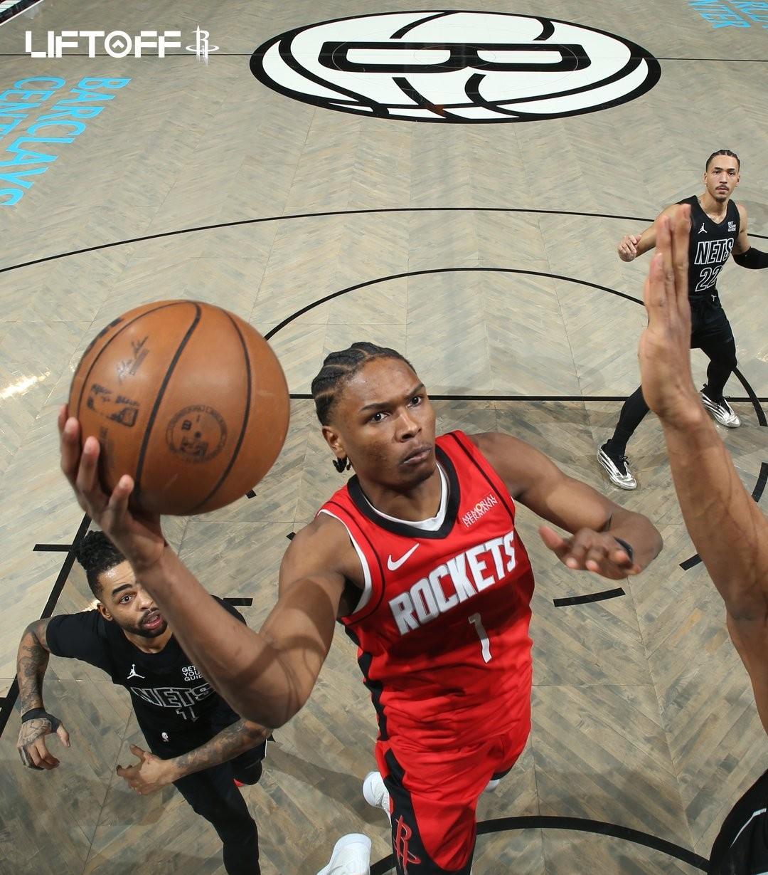 篮网控卫表现出色，助球队战胜老鹰