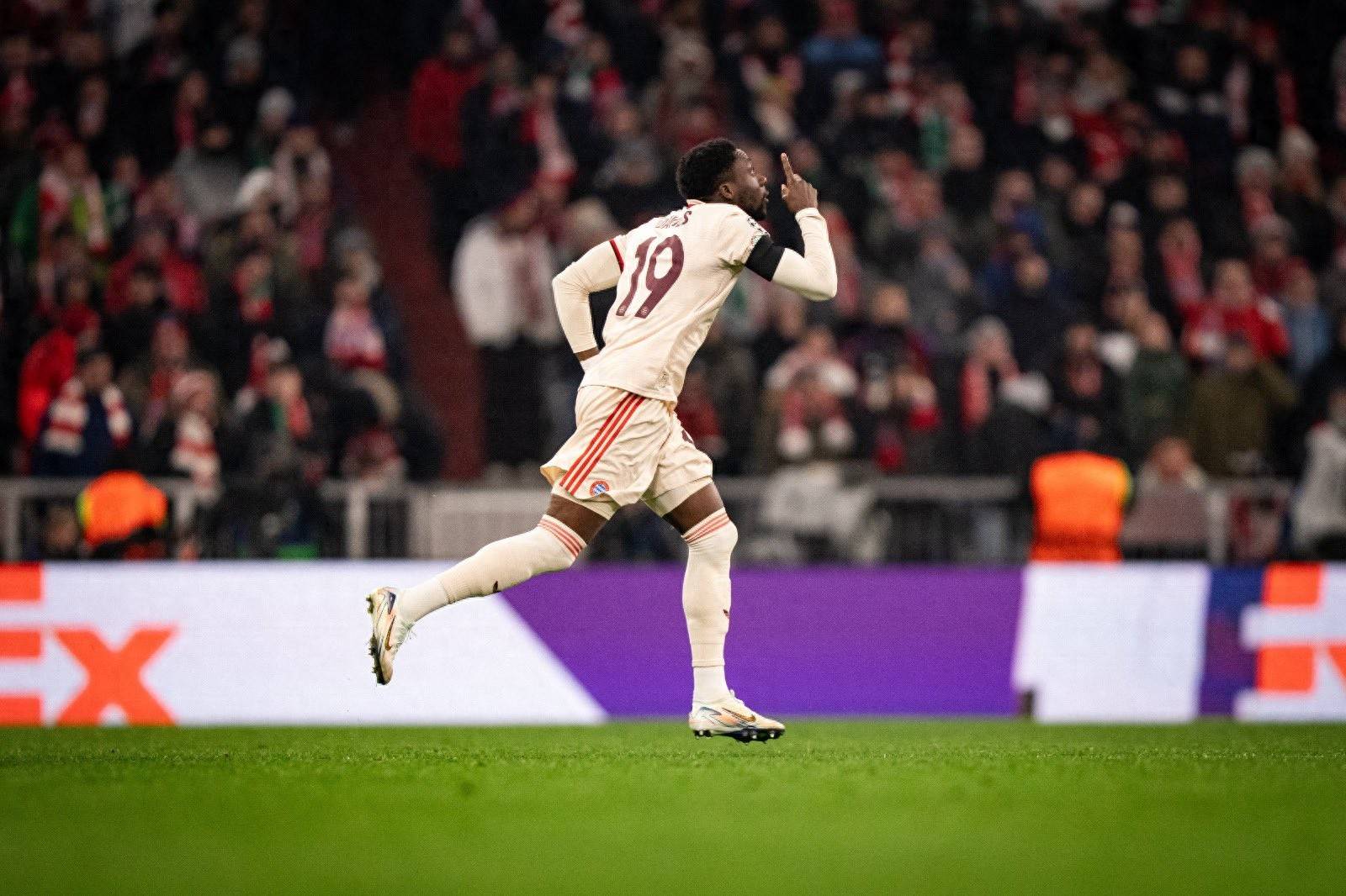 欧预赛绝佳表现，球队精神抖擞的简单介绍