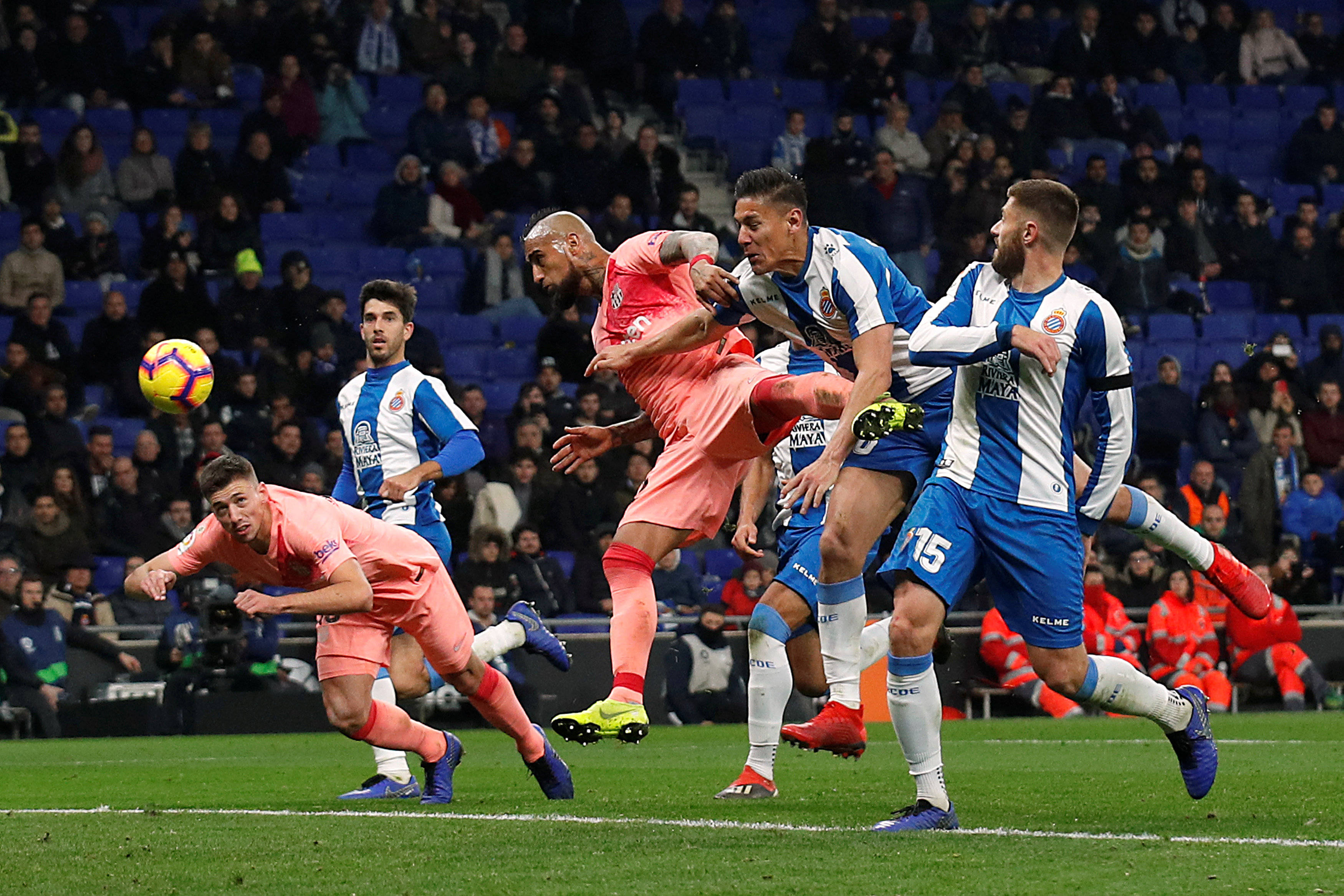 瑞典队客场战胜西班牙，小组出线希望大增