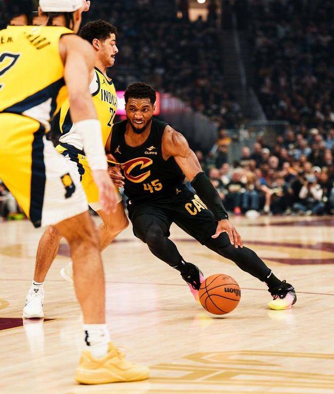 关于步行者继续在主场保持不败，再取一胜的信息