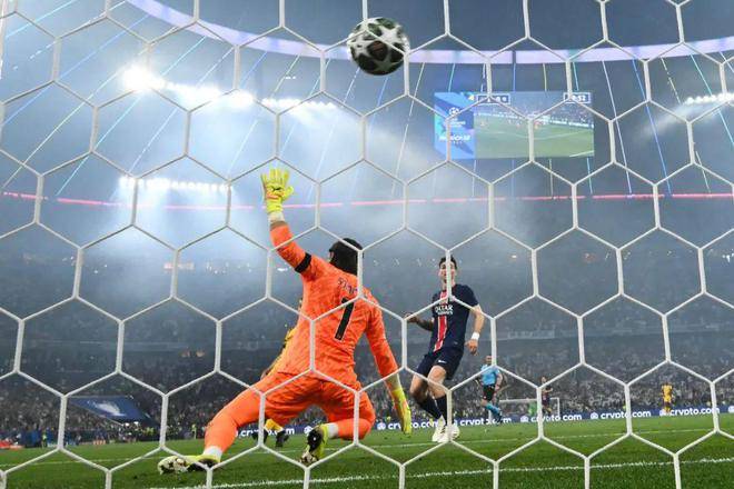 关于门将神勇扑救，为球队胜利立下赫赫战功的信息