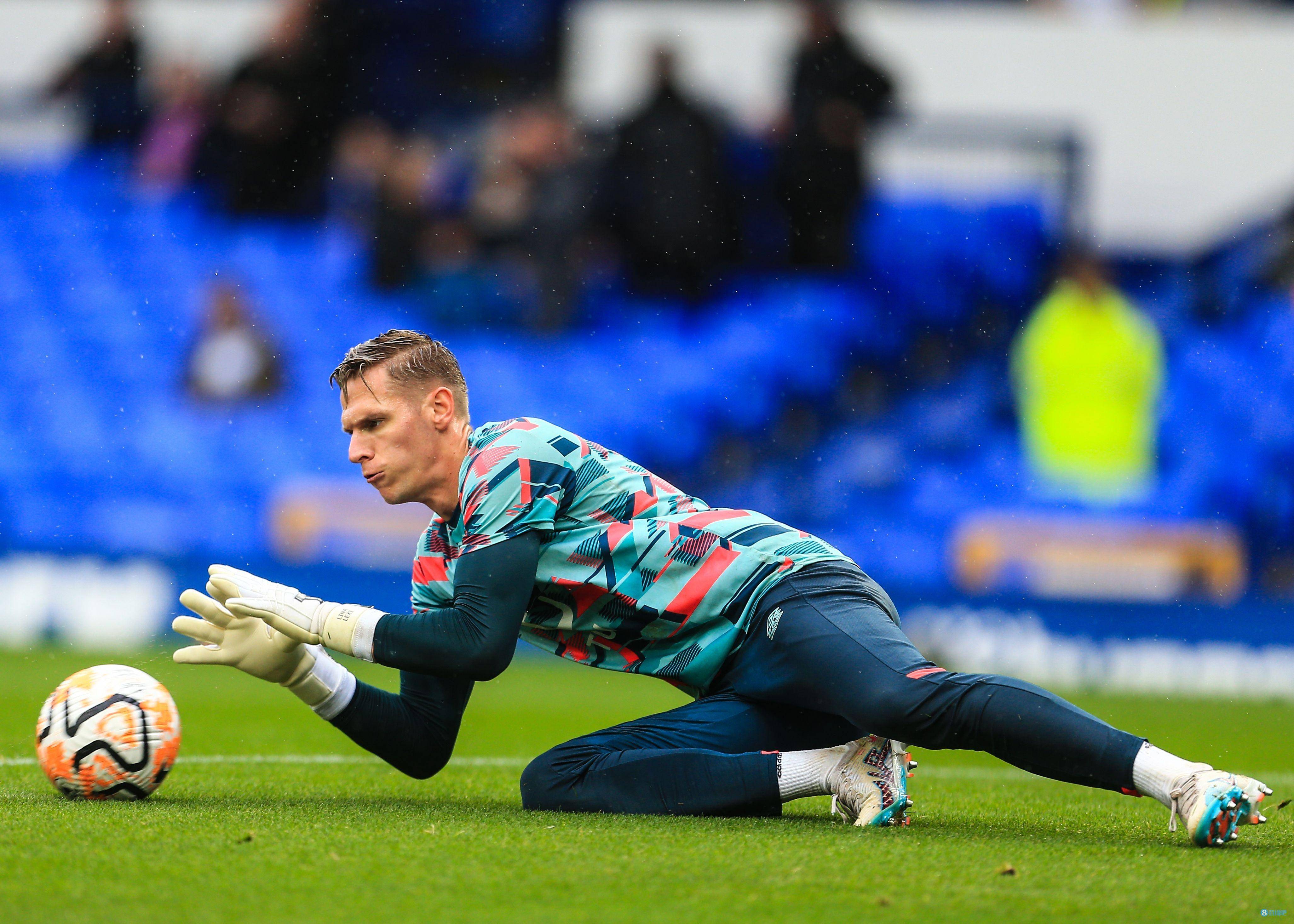 关于门将神勇扑救，为球队胜利立下赫赫战功的信息