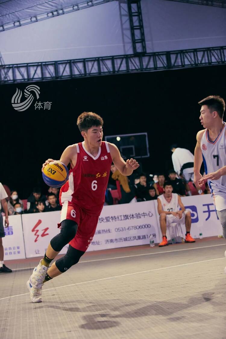 篮球男团巅峰对抗赛火爆上演，冠军之争悬疑万分