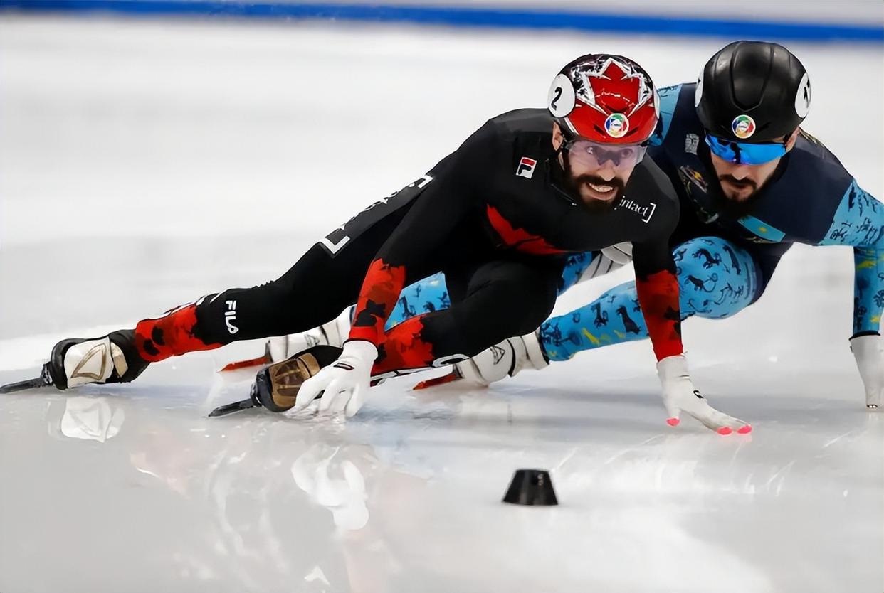 加拿大选手在短距离速度滑冰中获胜