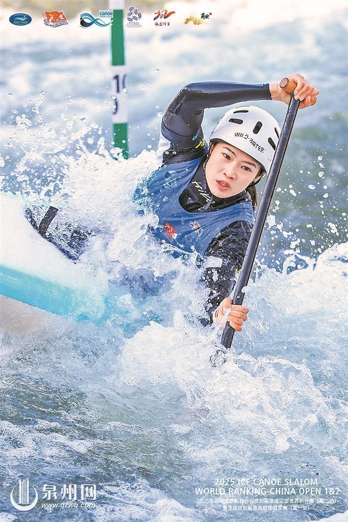 比赛现场气氛热烈，选手激情角逐