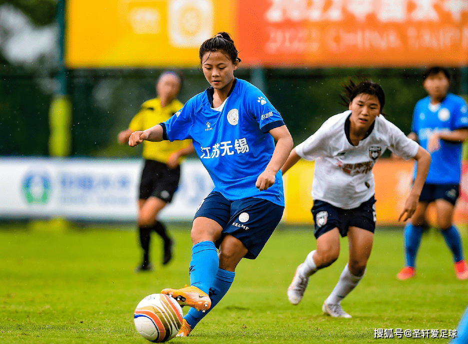 国内足球锦标赛:女队实现逆袭