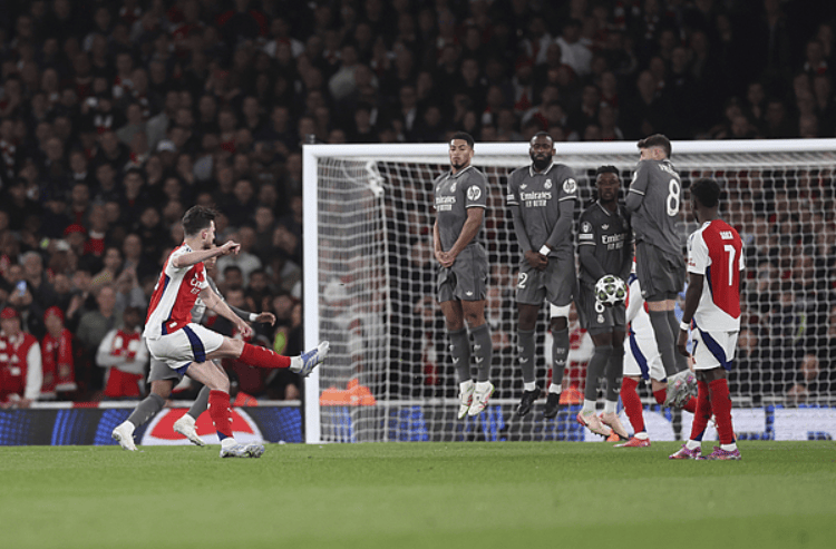 九游娱乐官方网站-胜负难分！豪门球队较量激情