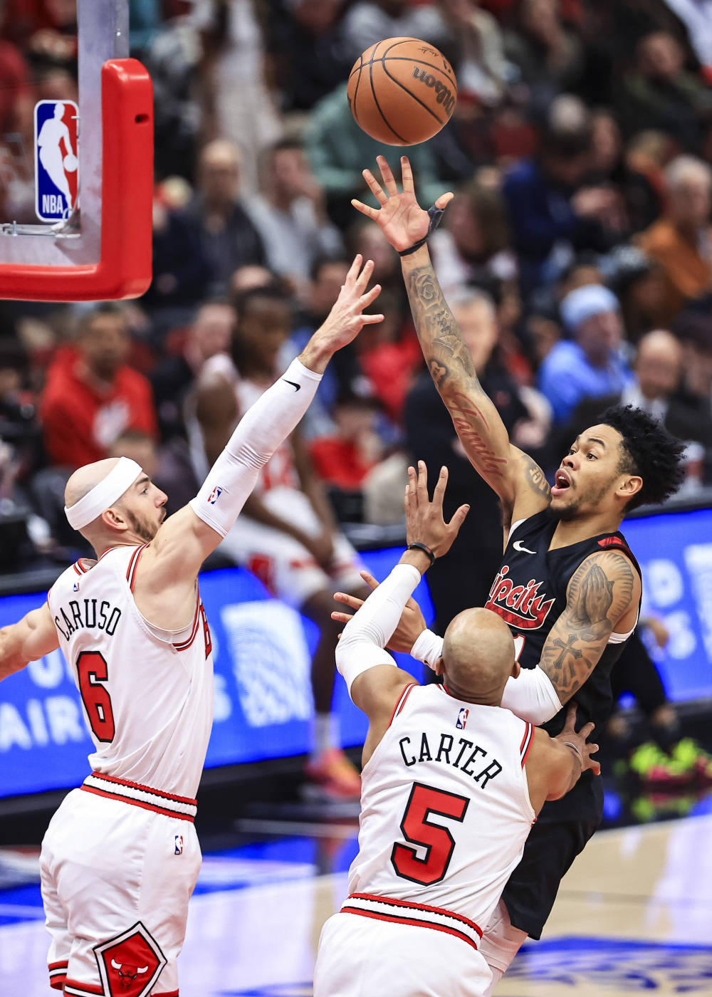 九游体育官方入口-劲旅队联手突破，核心球员合力拼搏的简单介绍