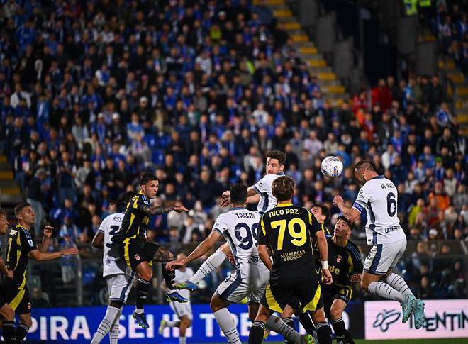 九游游戏-意甲赛场奇迹频现，传统豪门陷入绝境