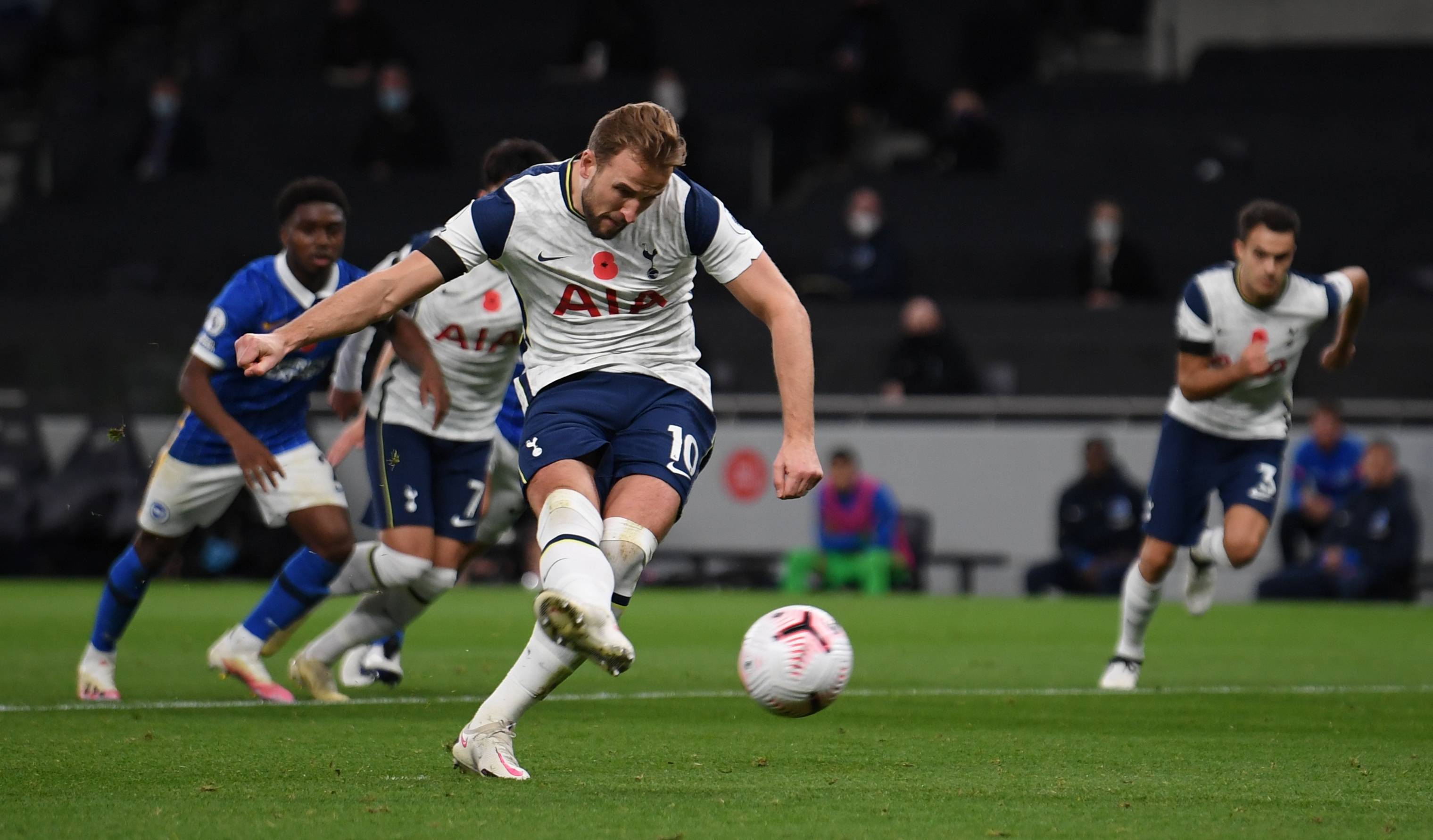 九游app下载-曼联主场战平热刺，球队仍面临困境