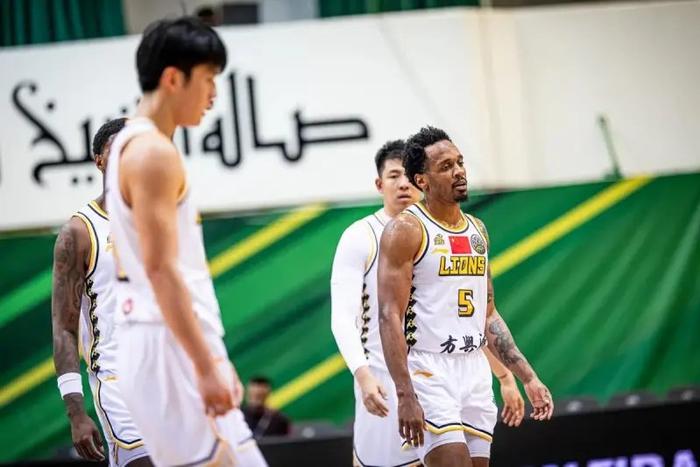 广厦男篮逆转获胜，外援发挥稳定关键时刻