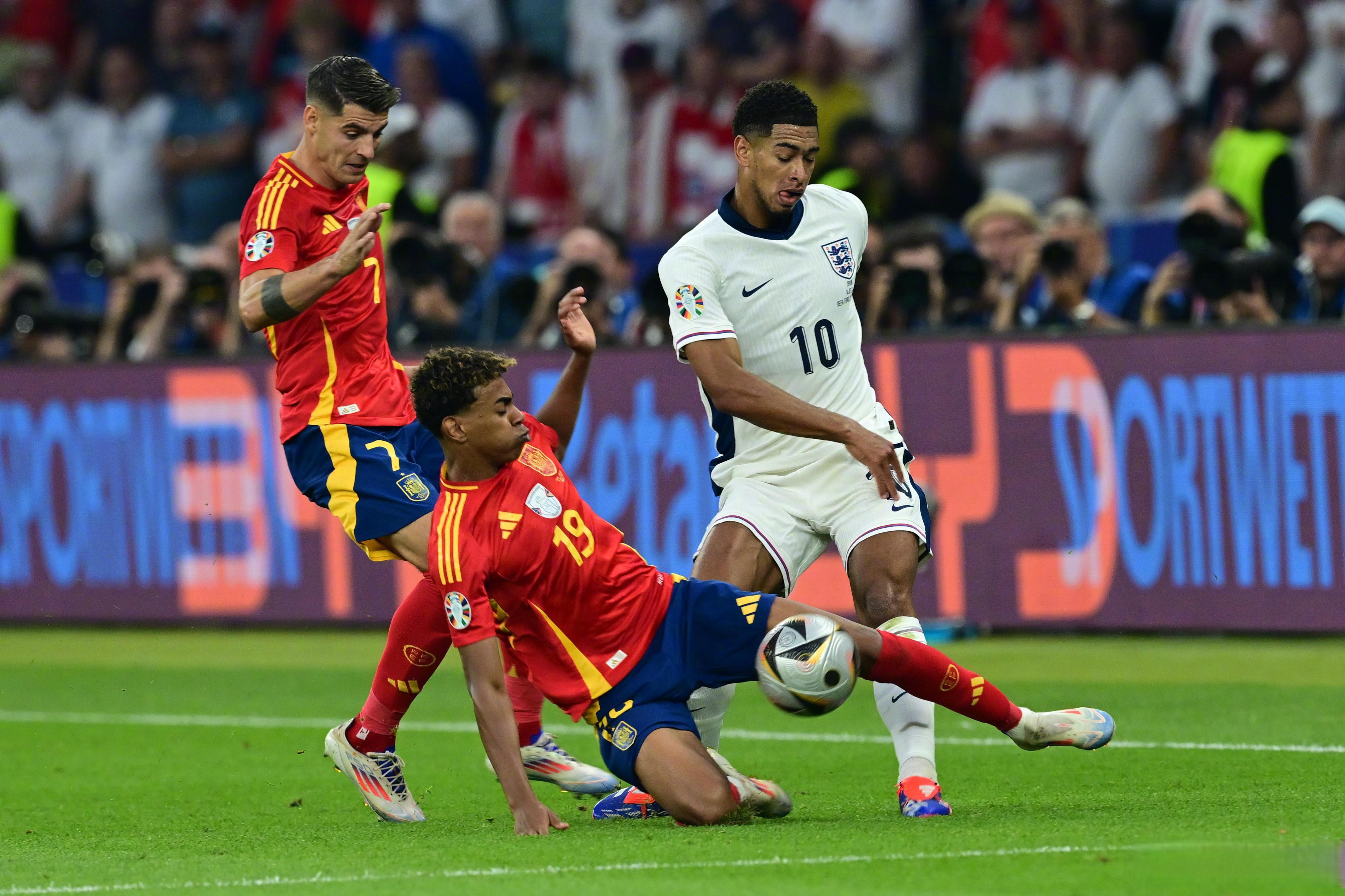 关于西班牙队不断取胜，欧预赛状态火热的信息