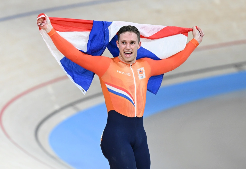 包含荷兰选手勇夺自行车赛金牌，速度惊人的词条