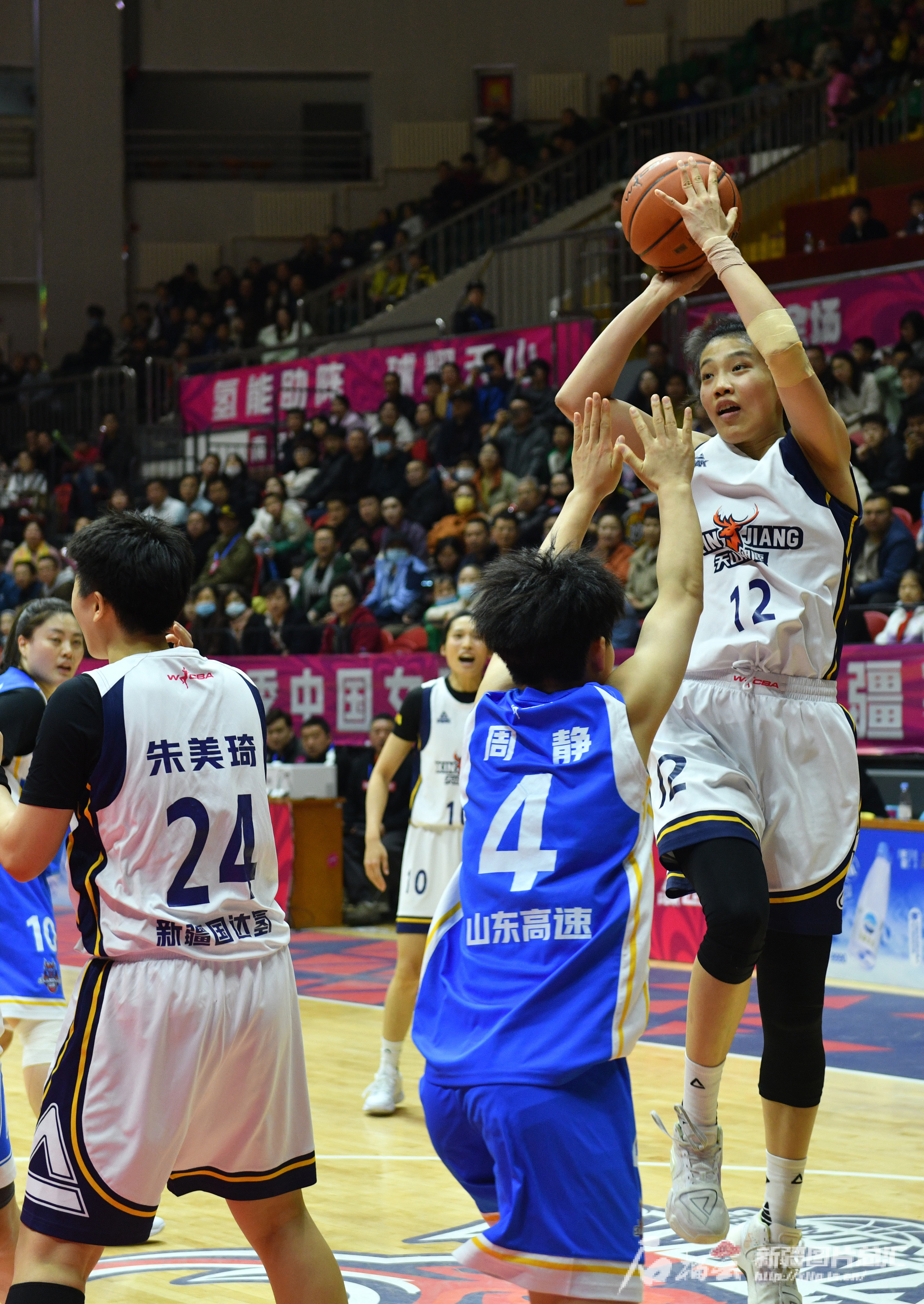 九游app下载-新疆女篮遭遇大胜，强势占据榜首