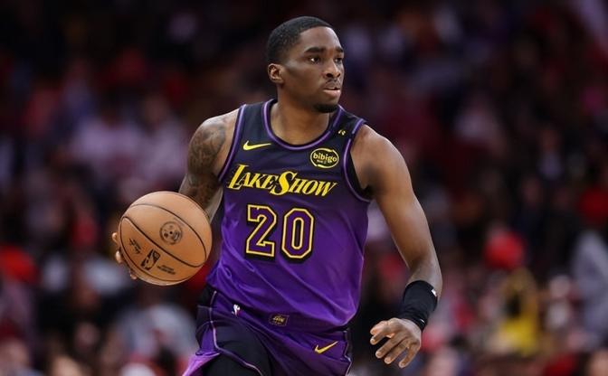 九游中国-湖人队新援表现出色，助球队逆转