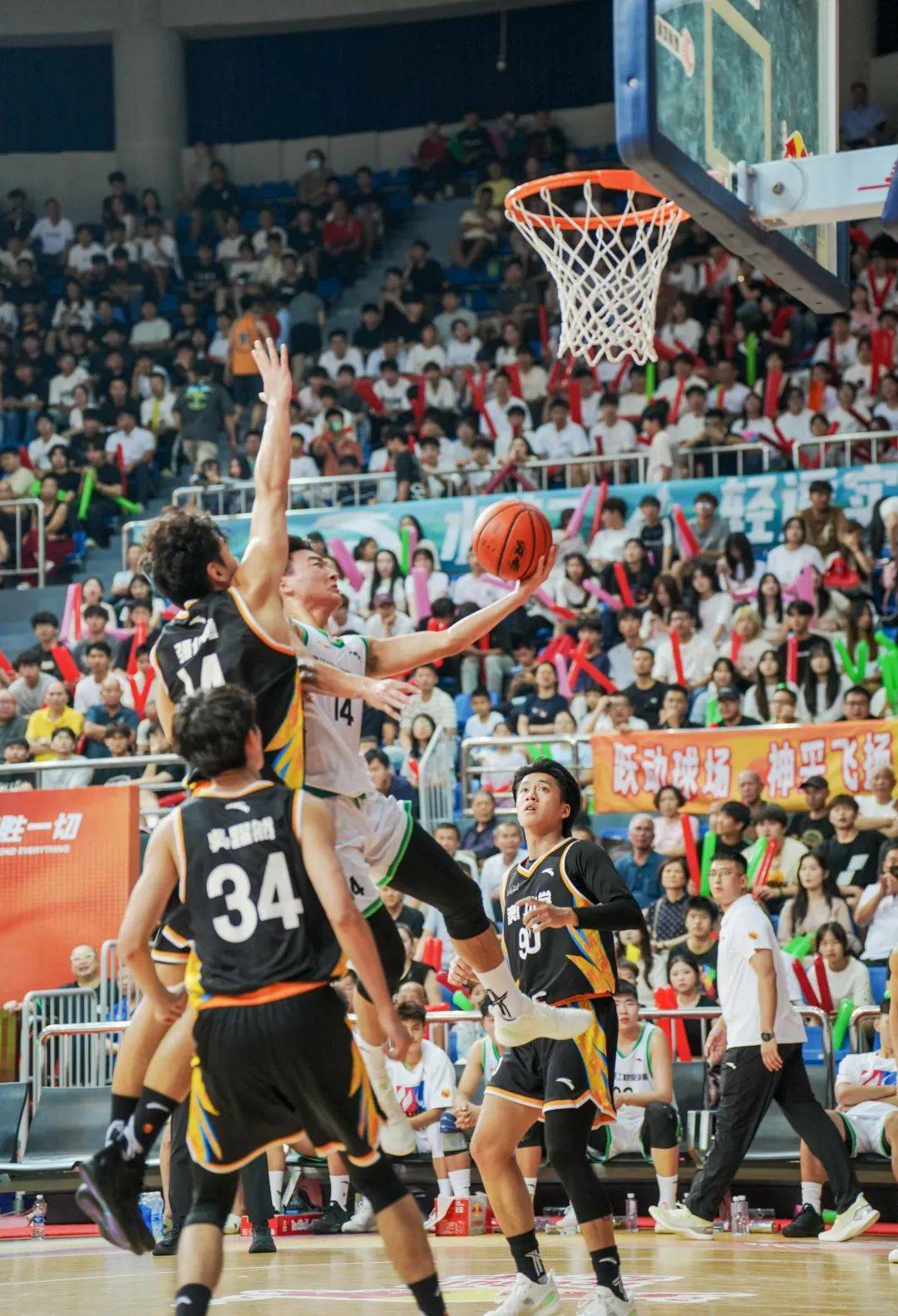 福建队惊险取胜，晋级前景乐观