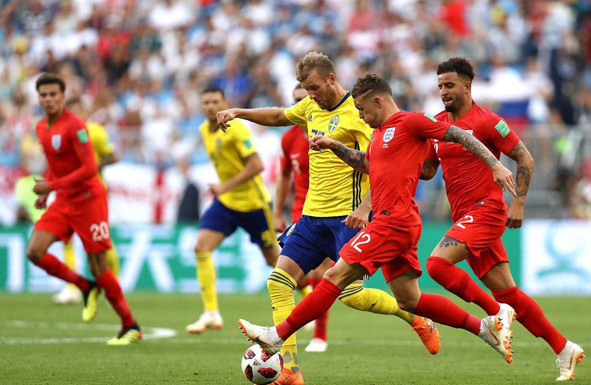 英格兰大胜阿尔巴尼亚，积分榜登顶