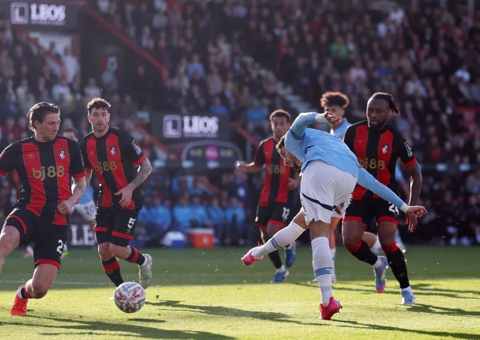 杨旭梅开二度，带领重庆力帆大胜深圳佳兆业