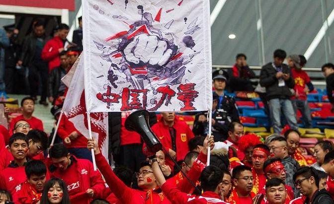 九游娱乐app下载-足球比赛中球员逆袭取得胜利！