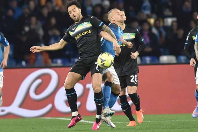 那不勒斯客场遭遇强队，难以取得胜利