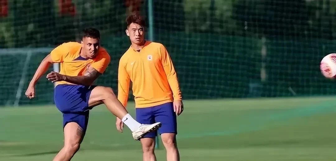 洛杉矶铁炮队调整战术，采取全力进攻