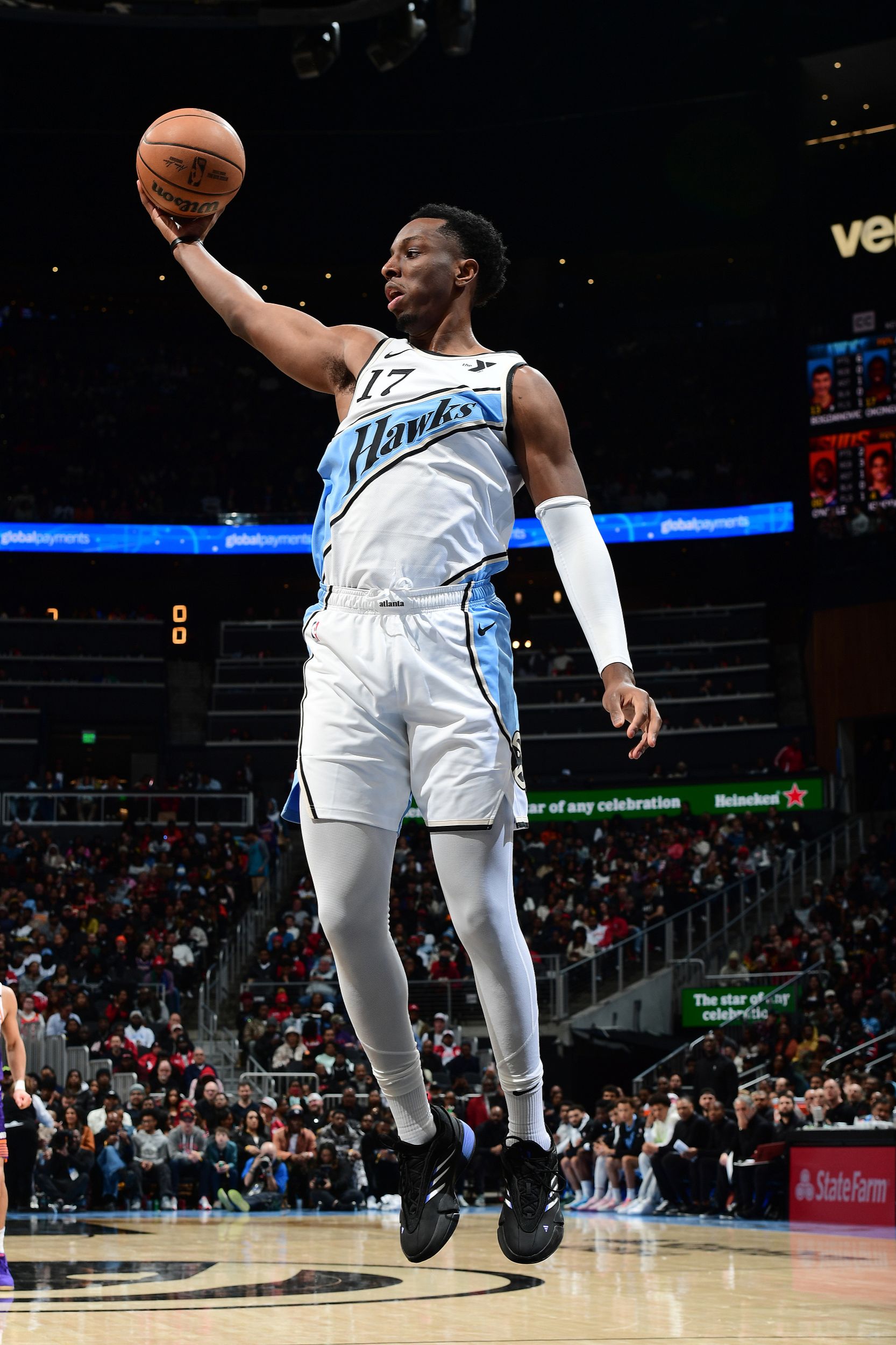 火箭主场战胜老鹰，全取两连胜