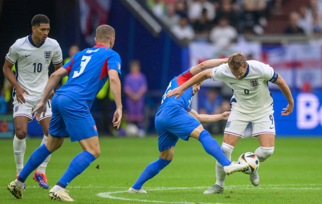 瑞士欧洲杯预选赛：斯特林奉献绝杀，力挽狂澜突围
