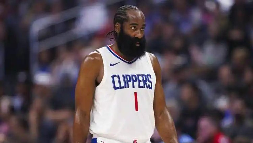 包含摩纳哥客场告捷，排名升至第四位的词条