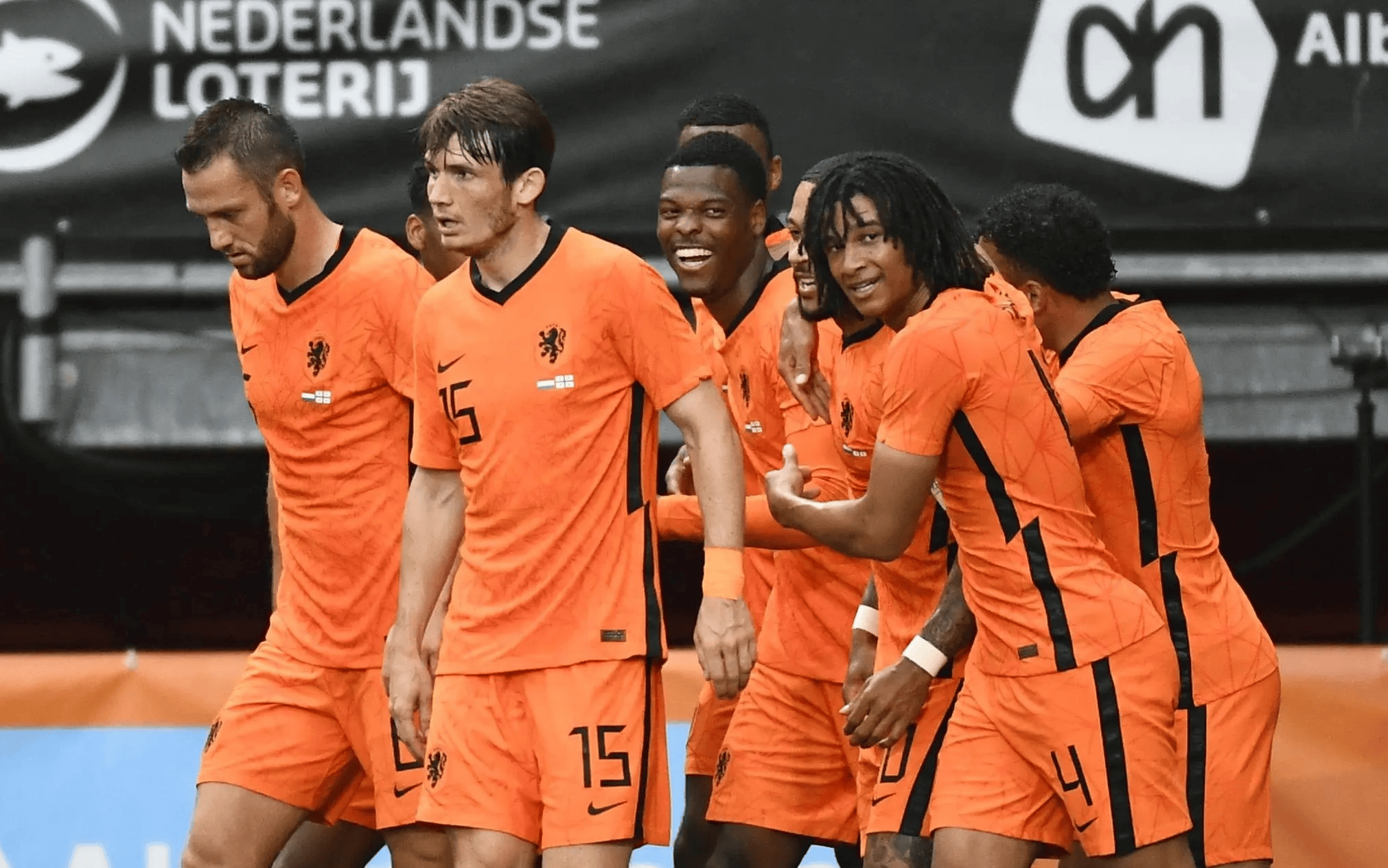 奥地利篮球赛场上火爆对决，士气高昂